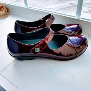 womens black shoes with red soles